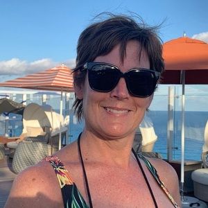 Meet your Posher, Jacinthe